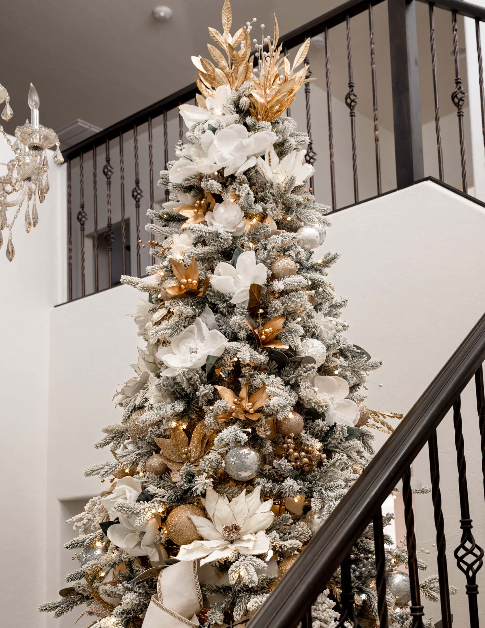 How to Decorate an Elegant White and Gold Christmas Tree Like A Pro