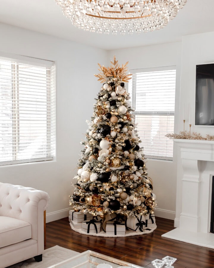Decorating a Glamorous Black White and Gold Christmas Tree