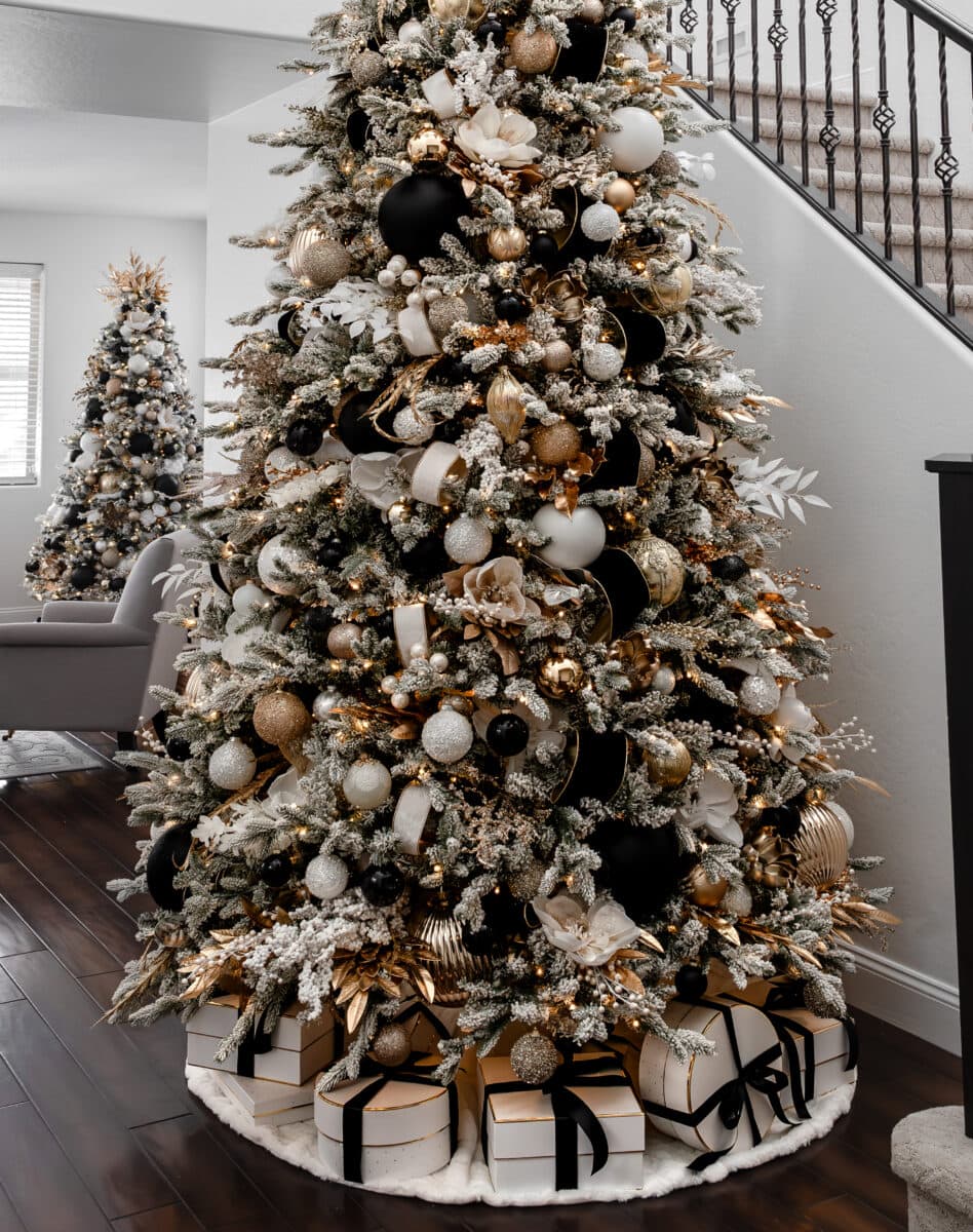 Decorating a Glamorous Black White and Gold Christmas Tree